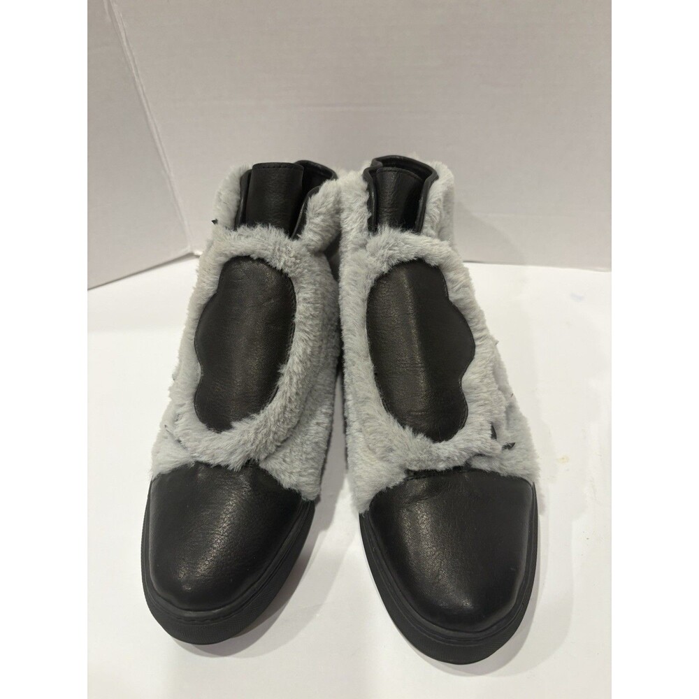 Katy Perry "The Honey" faux fur booties, featuring a distinctive claw-shaped - Picture 2 of 6